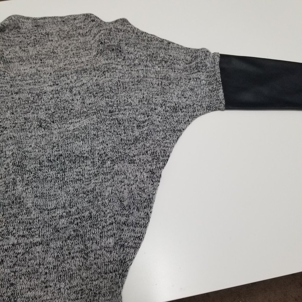 Divided by H&M Long Sleeve Top - Picture 9 of 14